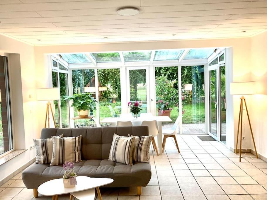 בוטרופ Helle Wohnung Mit Wintergarten - Nahe Ruhrgebiet Und Freizeitpark Movie Park מראה חיצוני תמונה